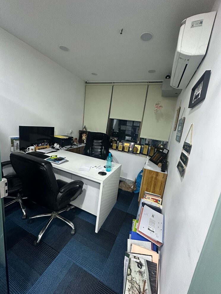 Team Area, netaji subhash place Commercial Office Space 560 Sq.Ft. In Netaji Subhash Place Delhi 8703611