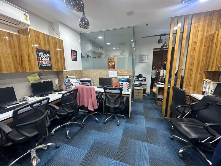 Gym, netaji subhash place Commercial Office Space 560 Sq.Ft. In Netaji Subhash Place Delhi 8703611