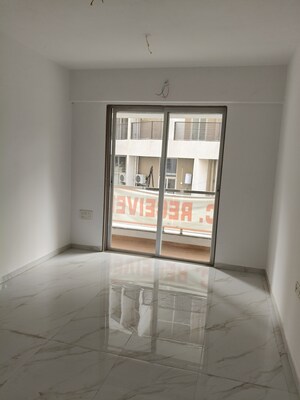 Room in 3 BHK Apartment at Dura Giriraj Sparsh, Naupada – for Sale