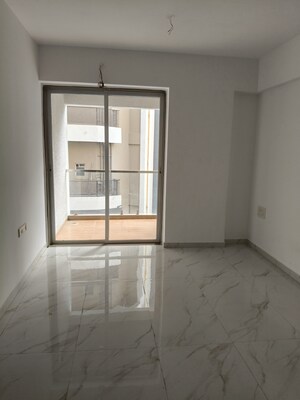 Room in 3 BHK Apartment at Dura Giriraj Sparsh, Naupada – for Sale