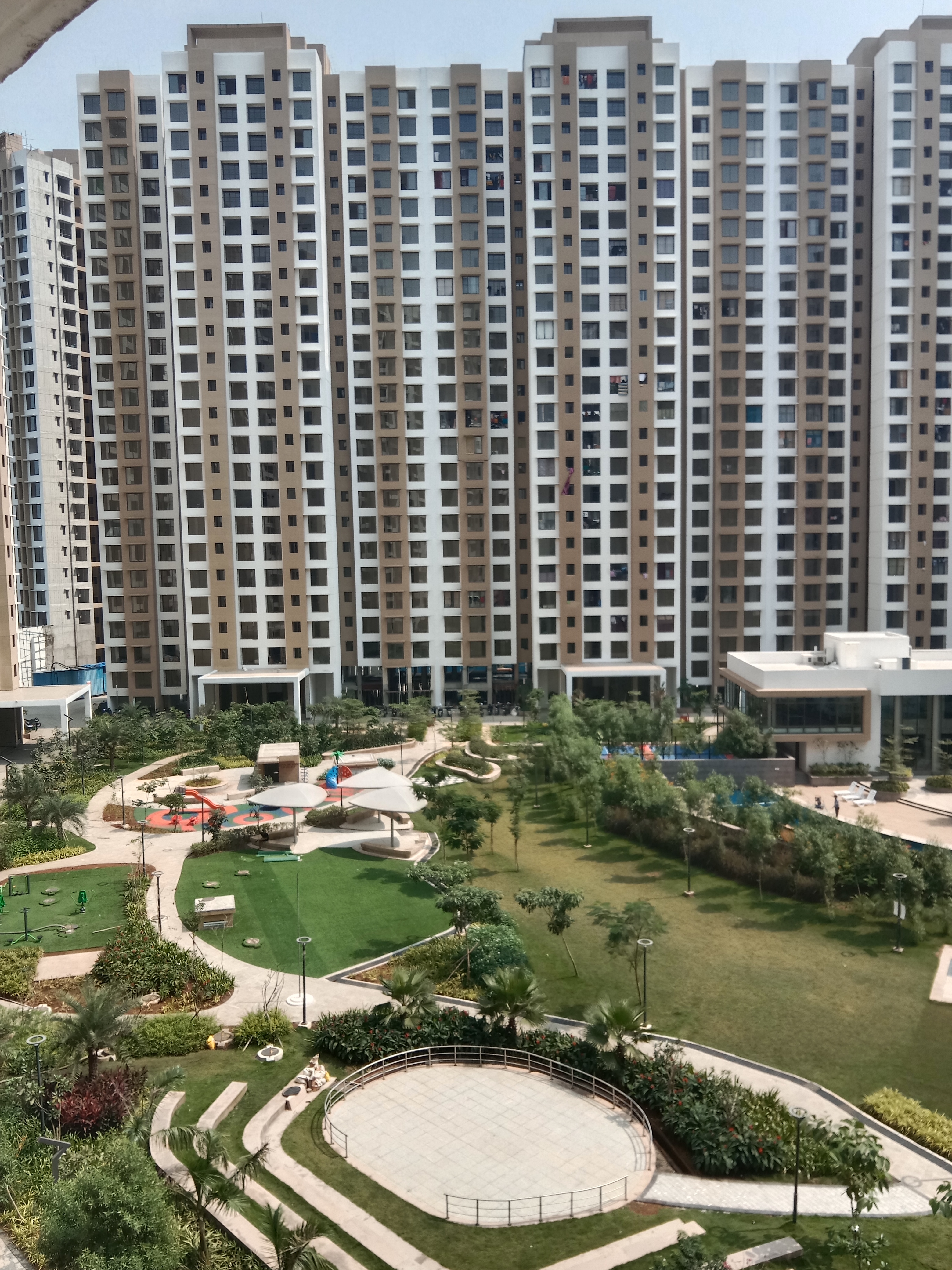 2 BHK Apartment For Rent in Sunteck West World