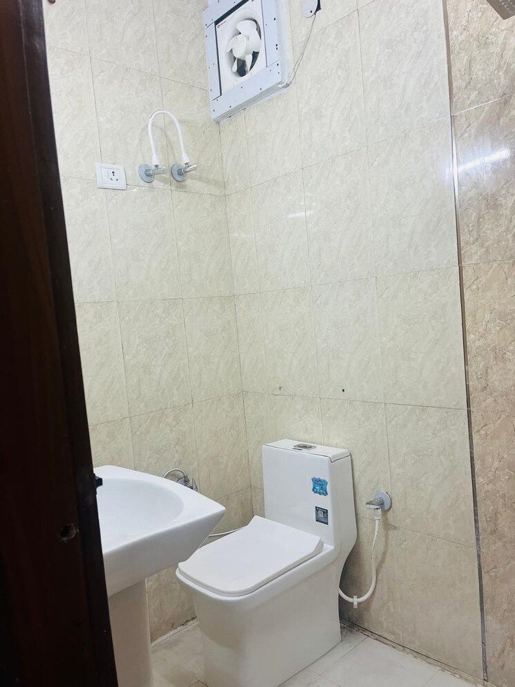 Bathroom, pratap vihar 2 Bedroom 750 Sq.Ft. Builder Floor In Pratap Vihar Ghaziabad 8707975