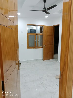 Room in 3 BHK Builder Floor at Laxmi Nagar – for Sale