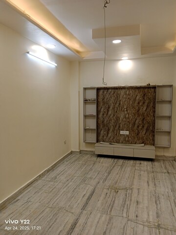 Room in 3 BHK Builder Floor at Laxmi Nagar – for Sale
