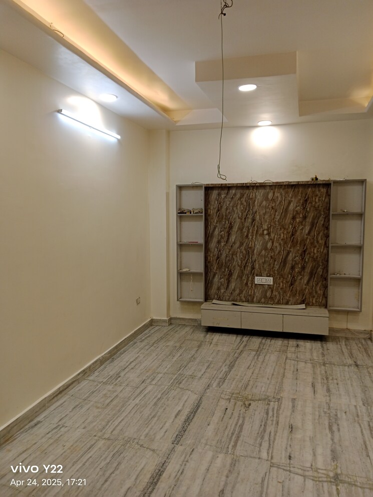 Room, laxmi nagar 3 Bedroom 900 Sq.Ft. Builder Floor In Laxmi Nagar Delhi 8708019