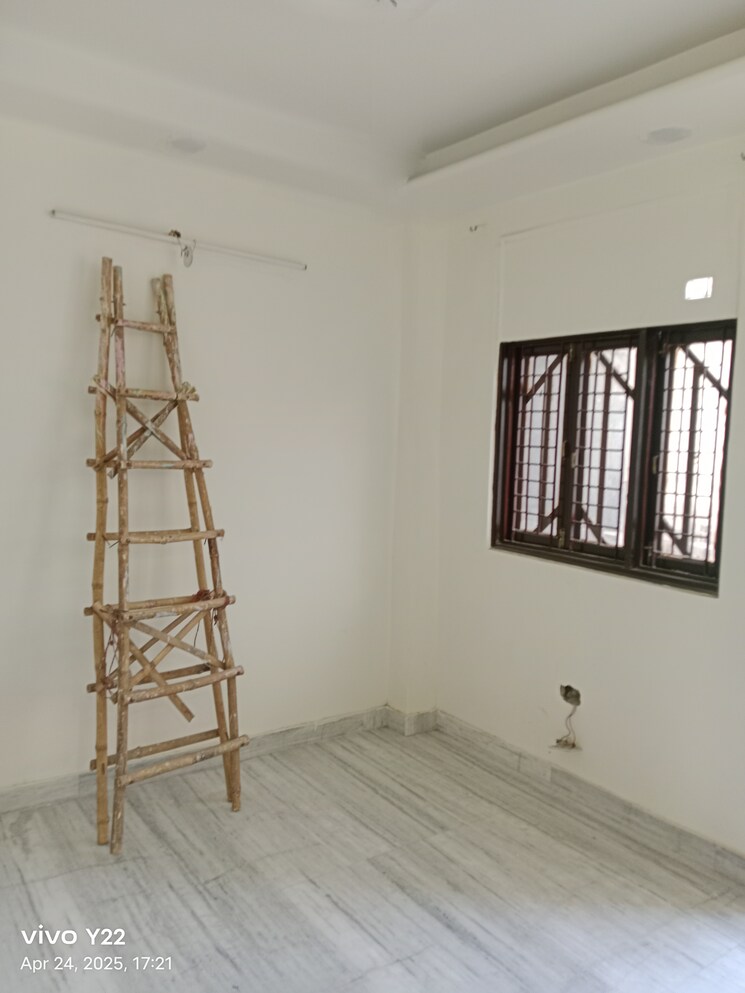Room, laxmi nagar 3 Bedroom 900 Sq.Ft. Builder Floor In Laxmi Nagar Delhi 8708019