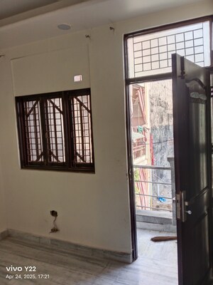 Room in 3 BHK Builder Floor at Laxmi Nagar – for Sale