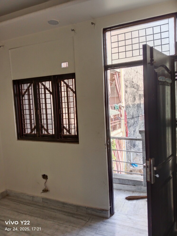 Room, laxmi nagar 3 Bedroom 900 Sq.Ft. Builder Floor In Laxmi Nagar Delhi 8708019