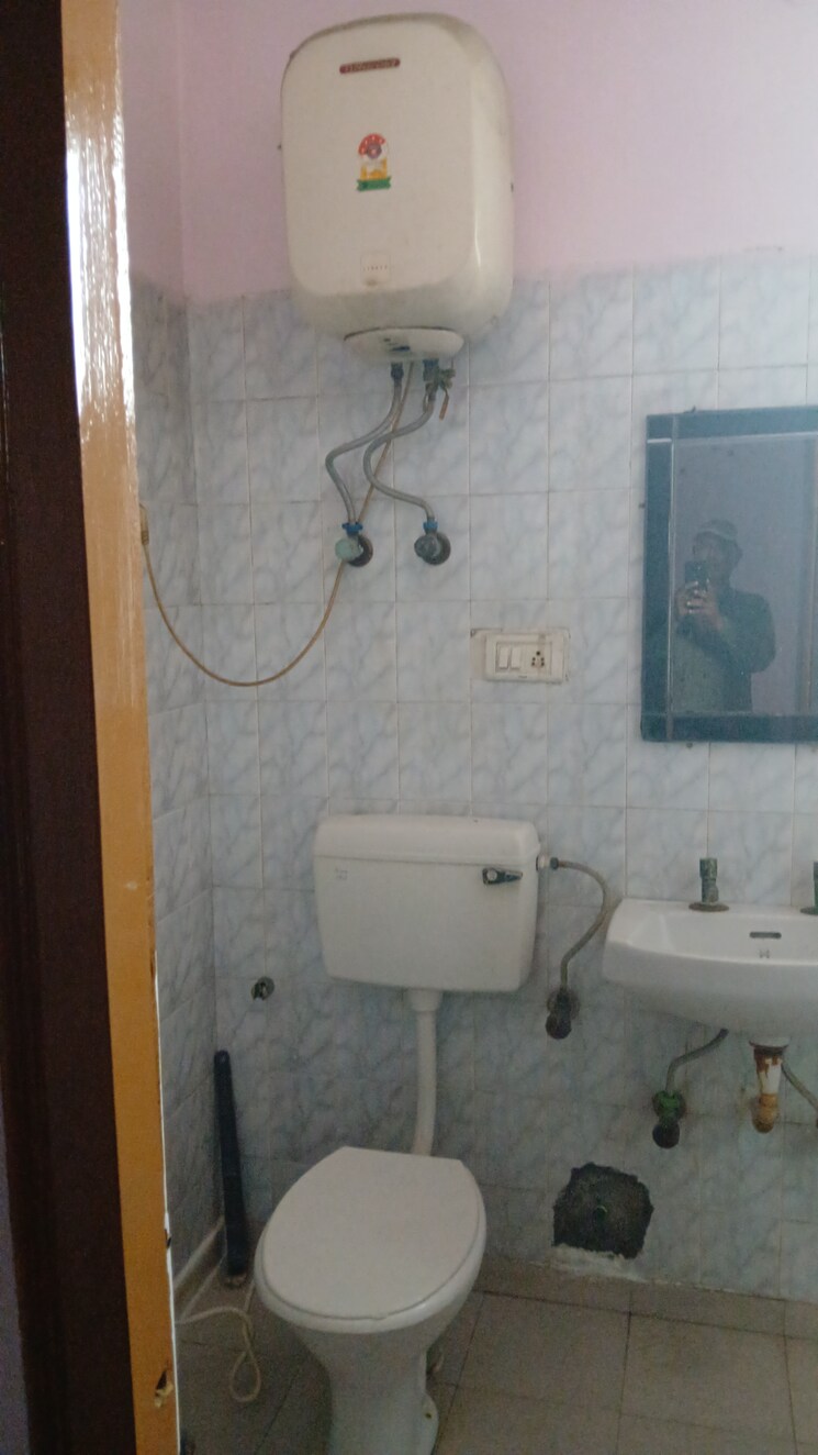 Bathroom, neelkanth-apartments-noida 2 Bedroom 1400 Sq.Ft. Apartment In Sector 62 Noida 8708025