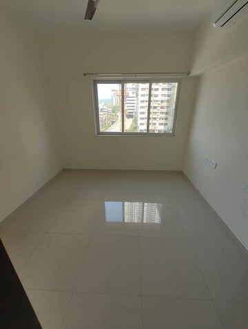 Room in 1 BHK Apartment at Omkar Signet, Malad East – for Rent