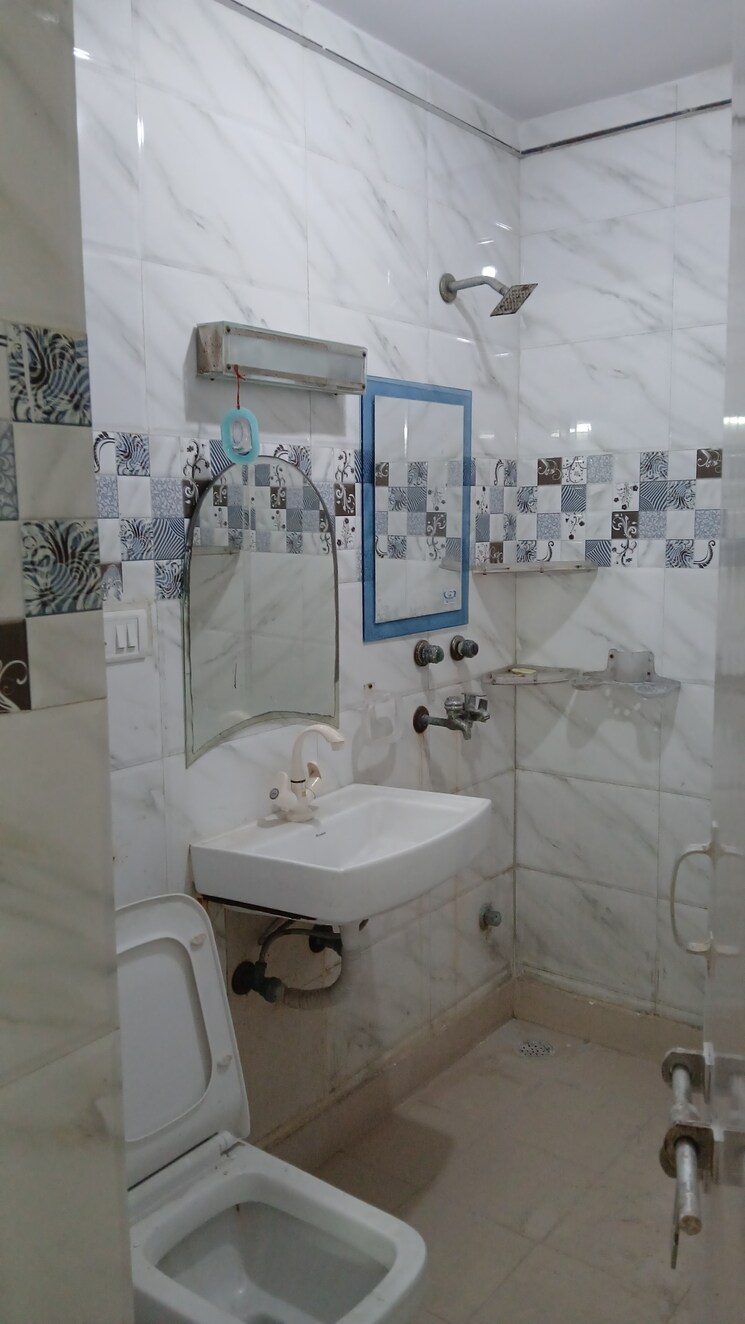 Bathroom, indian-oil-apartments 3 Bedroom 1650 Sq.Ft. Apartment In Sector 62 Noida 8708041
