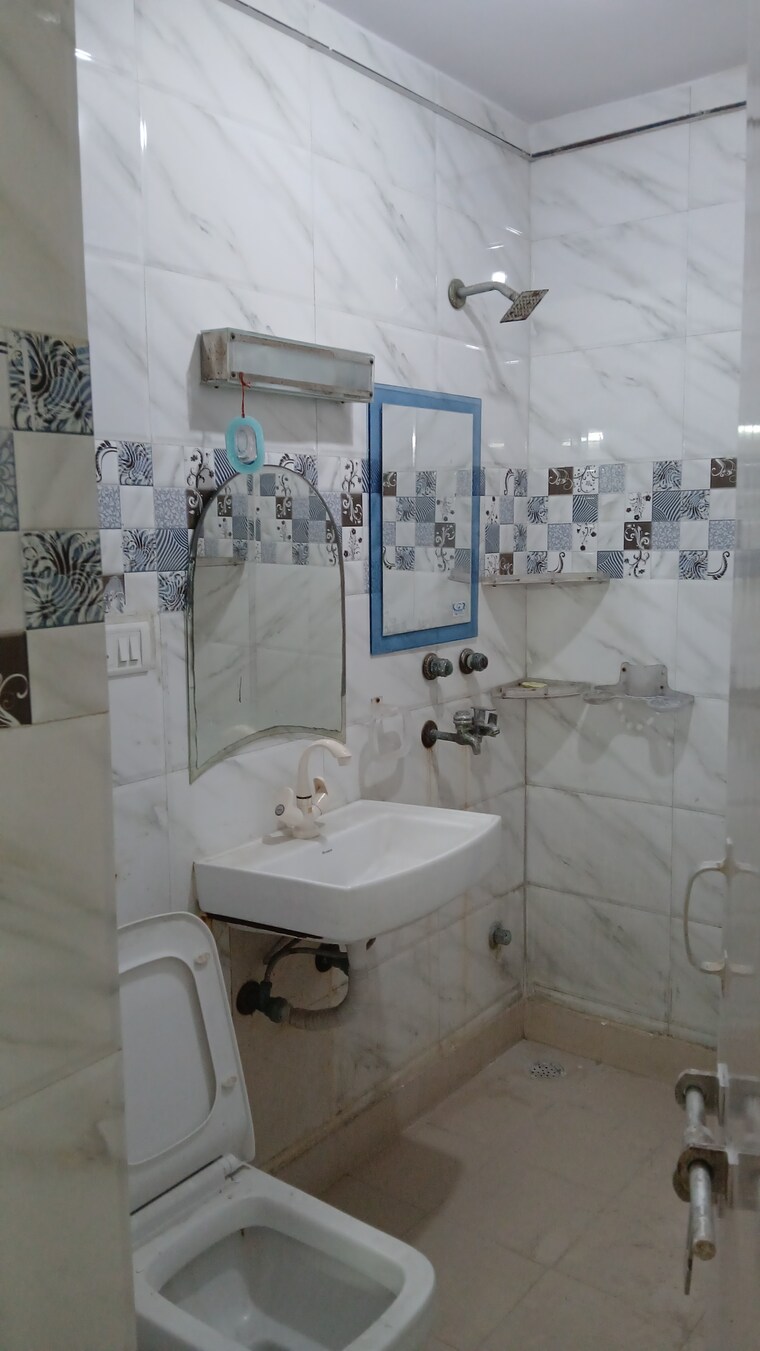 Bathroom, indian-oil-apartments 3 Bedroom 1650 Sq.Ft. Apartment In Sector 62 Noida 8708041