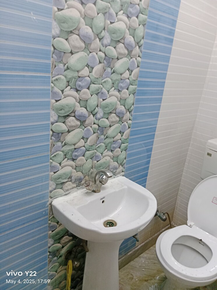 Bathroom, laxmi nagar 3 Bedroom 900 Sq.Ft. Builder Floor In Laxmi Nagar Delhi 8708044