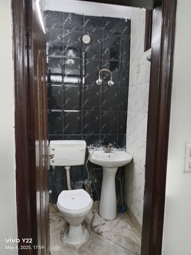 Bathroom, laxmi nagar 3 Bedroom 900 Sq.Ft. Builder Floor In Laxmi Nagar Delhi 8708044