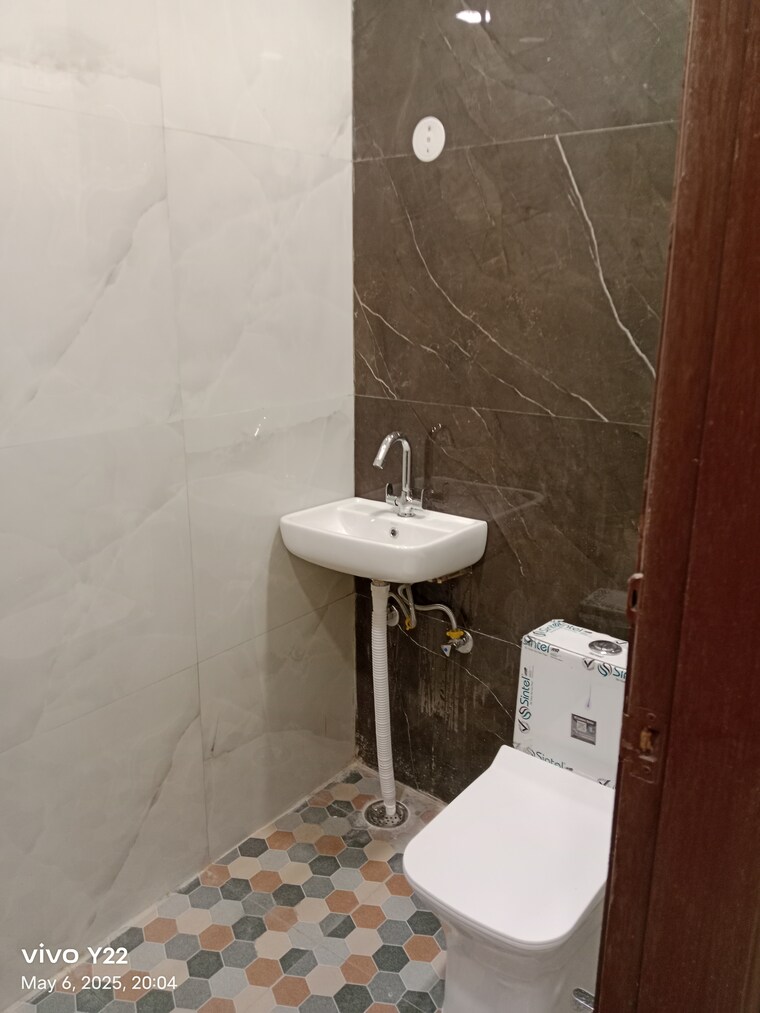 Bathroom, laxmi nagar 2 Bedroom 600 Sq.Ft. Builder Floor In Laxmi Nagar Delhi 8708048