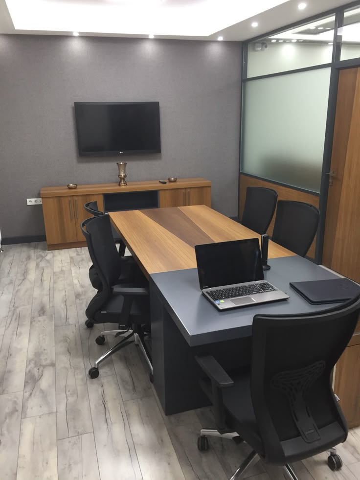 Office Space For Rent in 1000 Sqft Fully Furnished