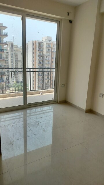 3 BHK Apartment For Rent in ROF Aalayas, Sector 102