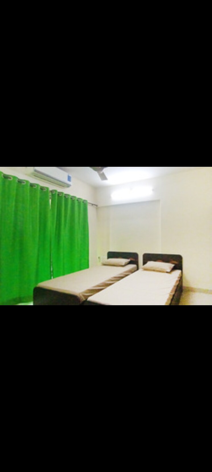 Room, kandivali west Pg For Boys In Kandivali West 8708090