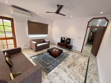 Living Room in 2.5 BHK Independent House at Sector 56 – for Rent