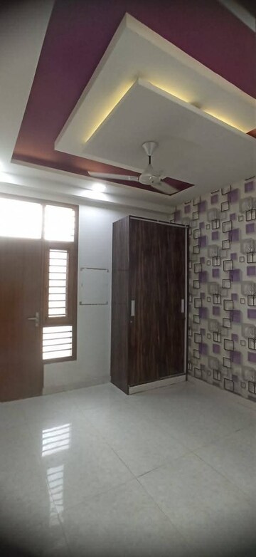 Room in 2.5 BHK Independent House at Sector 55 – for Rent