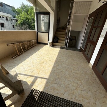 Balcony in 2 BHK Builder Floor at South Extension I – for Rent