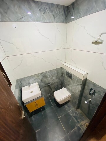 Attached Bathroom in 3.5 BHK Independent House at Sector 55 – for Rent
