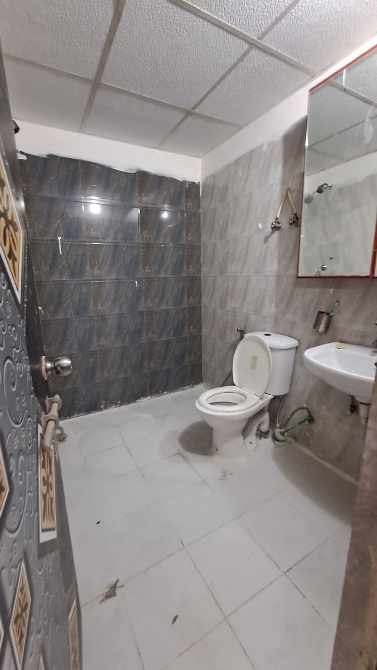 Bathroom, sector 55 3.5 Bedroom 2210 Sq.Ft. Independent House In Sector 55 Noida 8708103