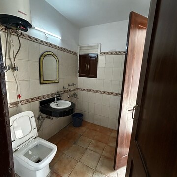 Bathroom in 2 BHK Builder Floor at South Extension I – for Rent