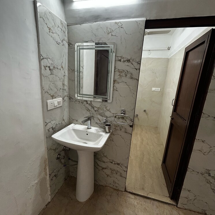 Bathroom, south extension i 2 Bedroom 1800 Sq.Ft. Builder Floor In South Extension I Delhi 8708110