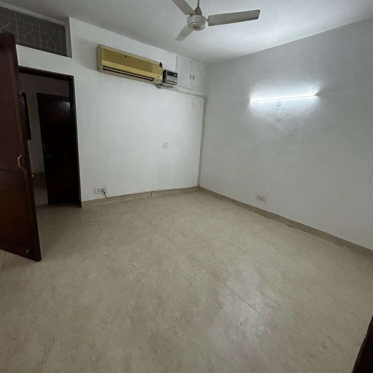 Room, south extension i 2 Bedroom 1800 Sq.Ft. Builder Floor In South Extension I Delhi 8708110