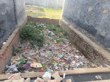 Plot For Sale in Kalindi Kunj