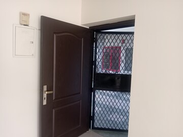 Room in 3 BHK Apartment at Supertech Emerald Court, Sector 93a – for Sale