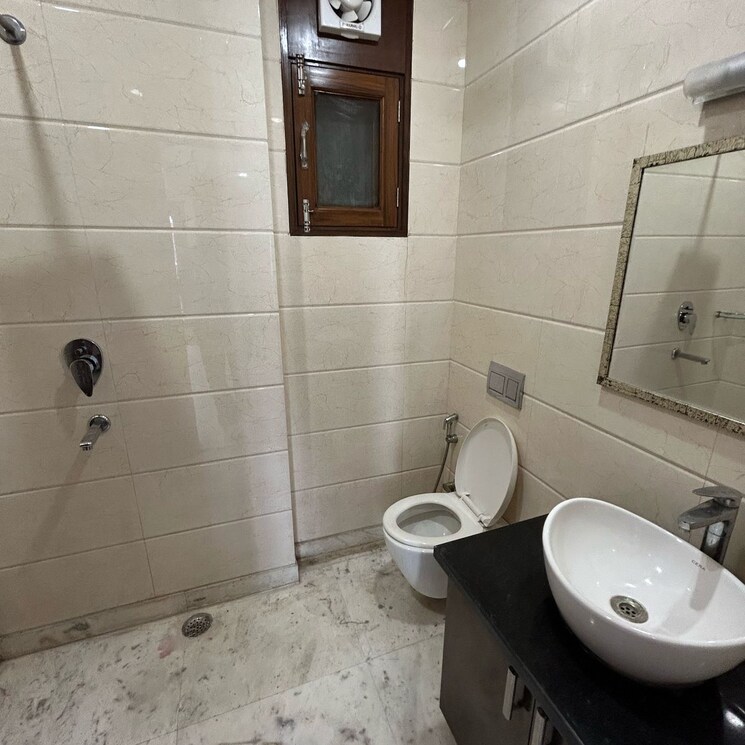 Bathroom, south extension ii 3 Bedroom 2700 Sq.Ft. Builder Floor In South Extension ii Delhi 8708208