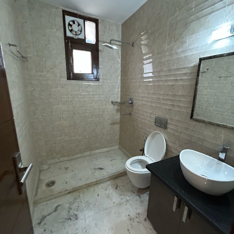Bathroom, south extension ii 3 Bedroom 2700 Sq.Ft. Builder Floor In South Extension ii Delhi 8708208