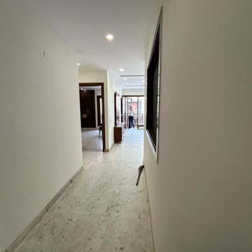 Building Lobby in 3 BHK Builder Floor at South Extension ii – for Rent