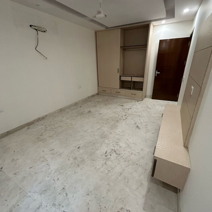 Room, south extension ii 3 Bedroom 2700 Sq.Ft. Builder Floor In South Extension ii Delhi 8708208
