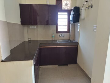 Kitchen in 1 BHK Builder Floor at Sector 40 – for Rent
