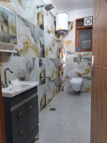 Bathroom in 1 BHK Builder Floor at Sector 40 – for Rent