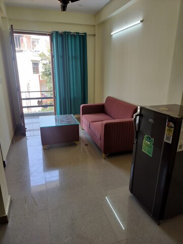 Master Bedroom in 1 BHK Builder Floor at Sector 40 – for Rent