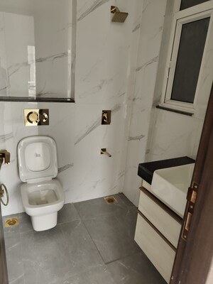 Bathroom in 3.5 BHK Apartment at Smart World Orchard, Sector 61 – for Sale