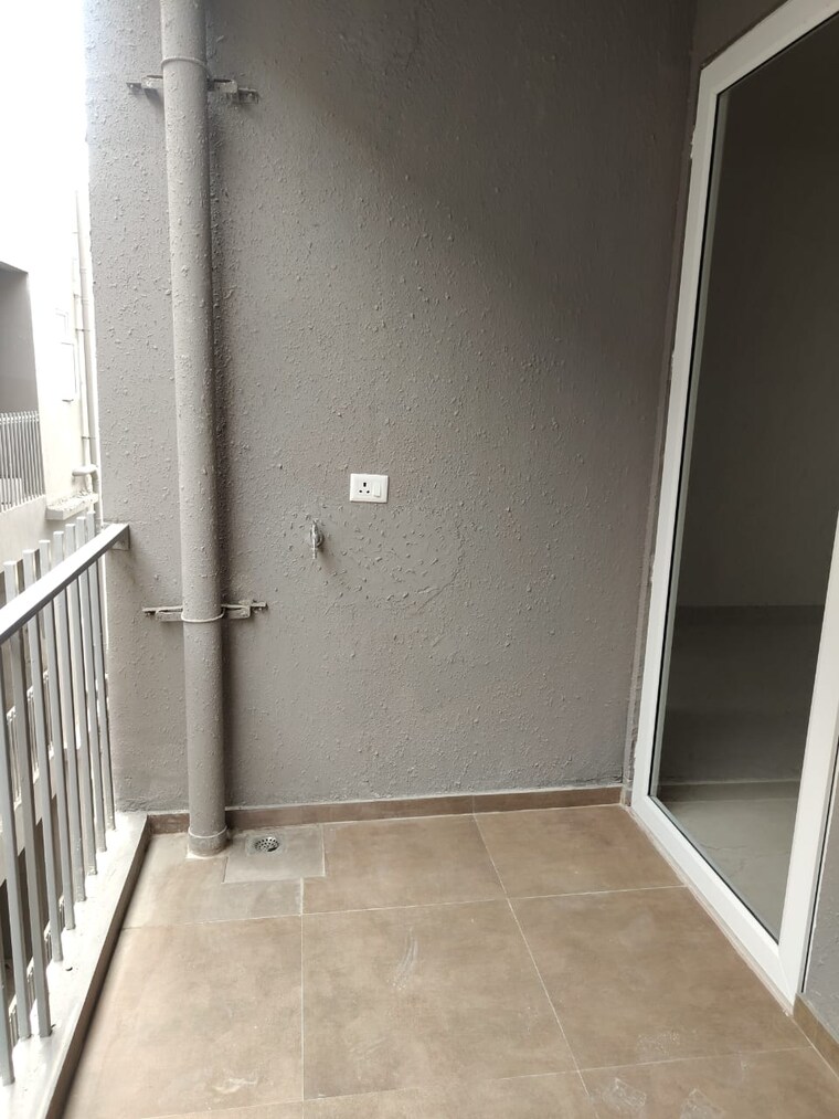 Bathroom, smart-world-orchard 3.5 Bedroom 1726 Sq.Ft. Apartment In Sector 61 Gurgaon 8708270