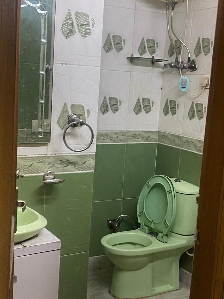 Bathroom, burari 3 Bedroom 50 Sq.Yd. Independent House In Burari Delhi 8708330
