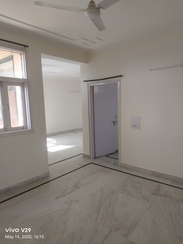 Room in 3 BHK Apartment at Technocrat CGH Society, Sector 56 – for Rent