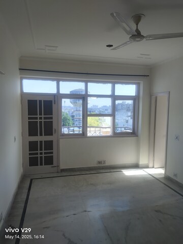 Room in 3 BHK Apartment at Technocrat CGH Society, Sector 56 – for Rent