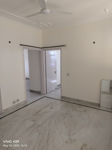 Room in 3 BHK Apartment at Technocrat CGH Society, Sector 56 – for Rent