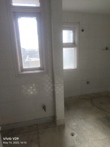 Room in 3 BHK Apartment at Technocrat CGH Society, Sector 56 – for Rent