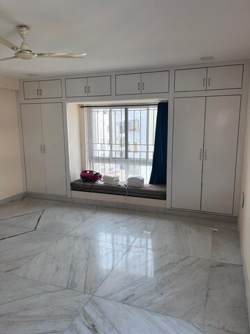 Room in 3 BHK Apartment at Manikonda – for Rent