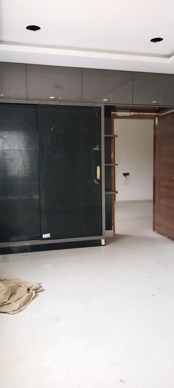 Room in 3 BHK Apartment at Kondapur – for Rent