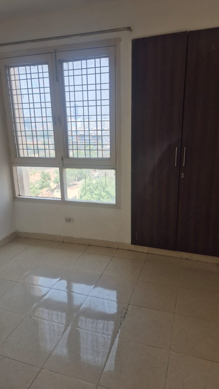 Room, sector 69 3 Bedroom 1945 Sq.Ft. Apartment In Sector 69 Gurgaon 8708357