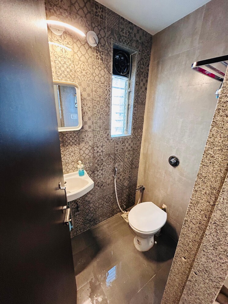 Bathroom, group-satellite-aarambh 1 Bedroom 250 Sq.Ft. Apartment In Malad East Mumbai 8708419